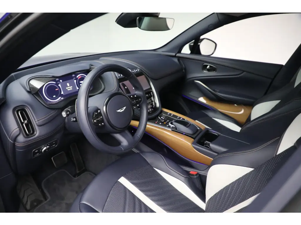 2024 DBX 707 SUV thumbnail vehicle image 2