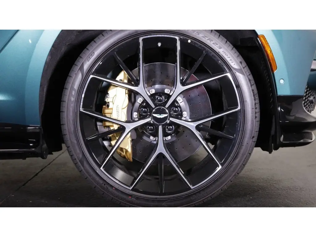 2024 DBX 707 SUV thumbnail vehicle image 3