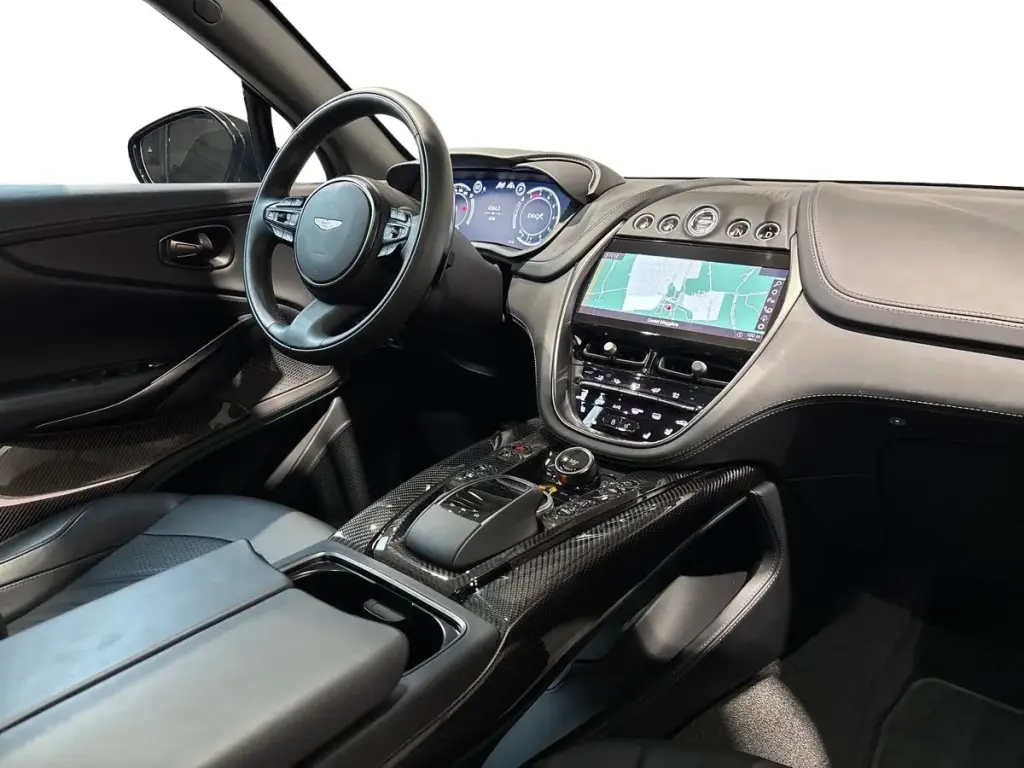 2024 DBX 707 SUV thumbnail vehicle image 2