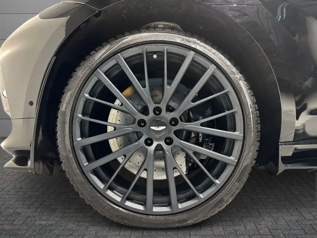 2024 DBX 707 SUV thumbnail vehicle image 3