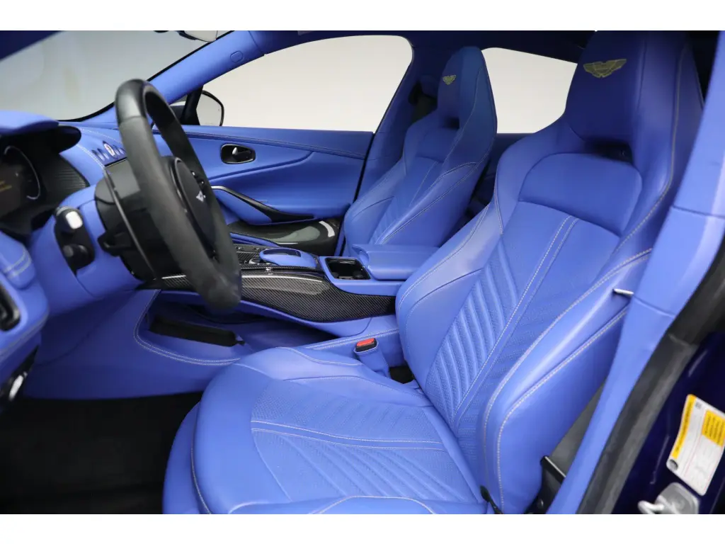 2024 DBX 707 SUV thumbnail vehicle image 2