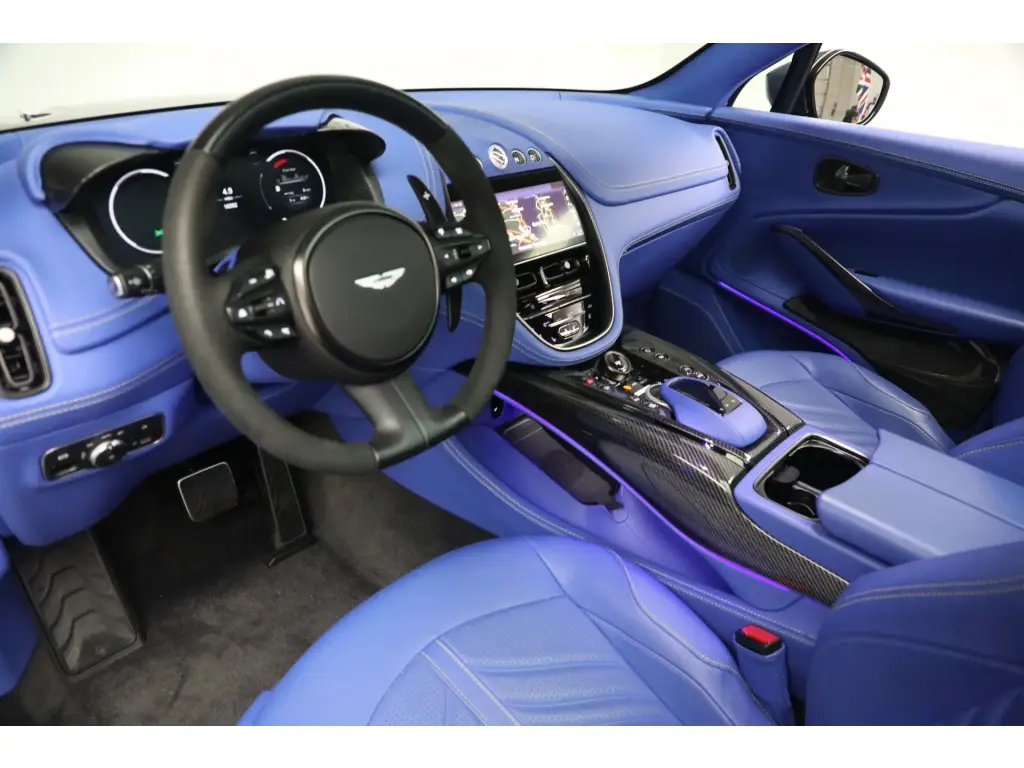 2024 DBX 707 SUV thumbnail vehicle image 2