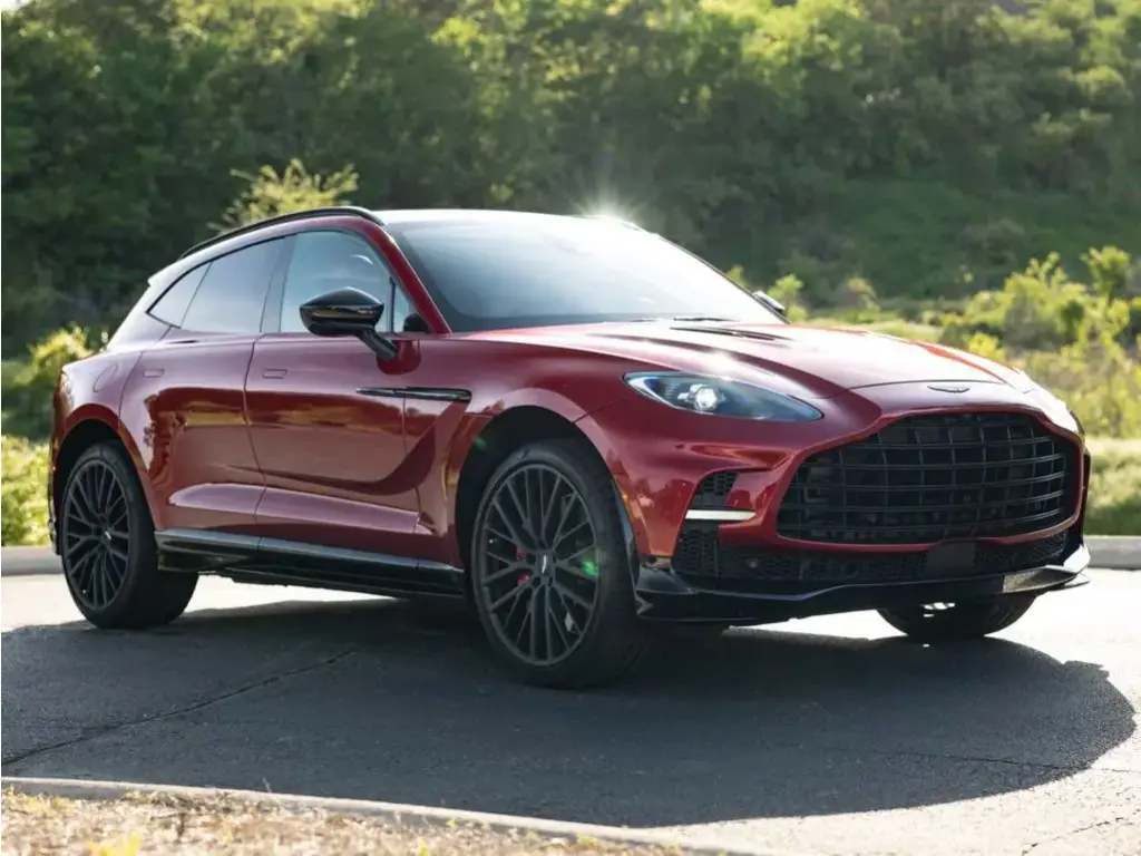 2024 DBX 707 SUV main vehicle image