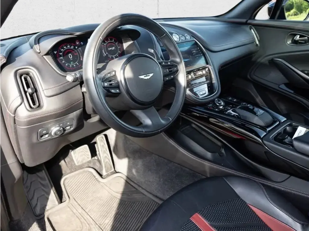 2024 DBX 707 SUV thumbnail vehicle image 2