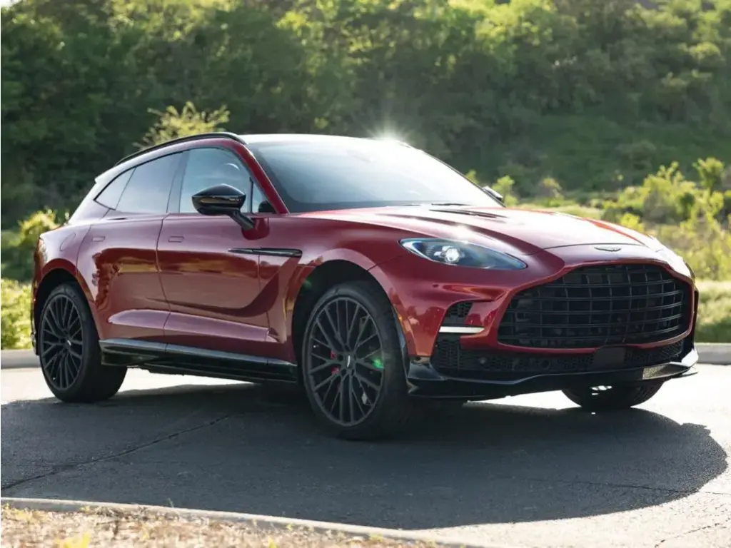 2024 DBX 707 SUV main vehicle image