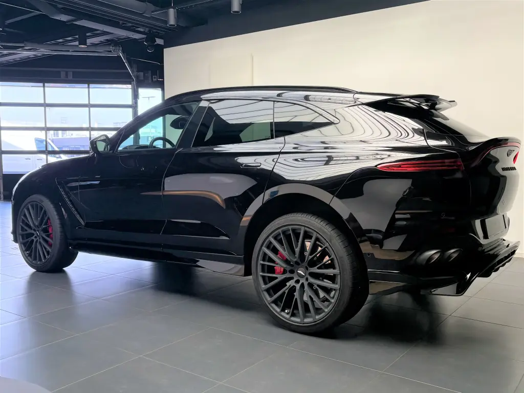 2024 DBX 707 SUV thumbnail vehicle image 1