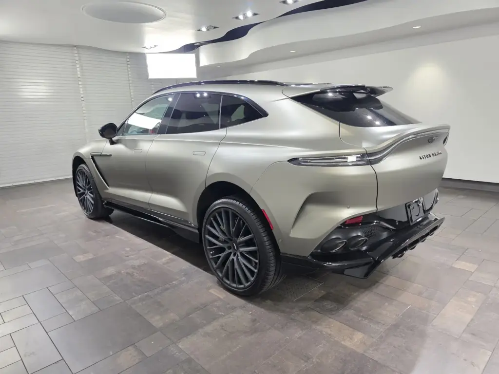 2024 DBX 707 SUV thumbnail vehicle image 1