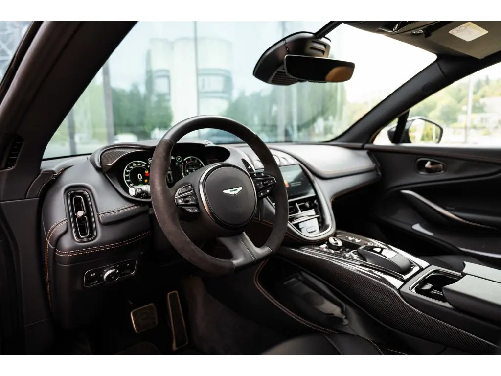 2024 DBX 707 SUV thumbnail vehicle image 2