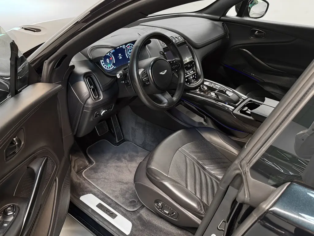 2024 DBX 707 SUV thumbnail vehicle image 2
