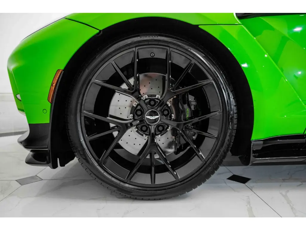 2024 DBX 707 SUV thumbnail vehicle image 3