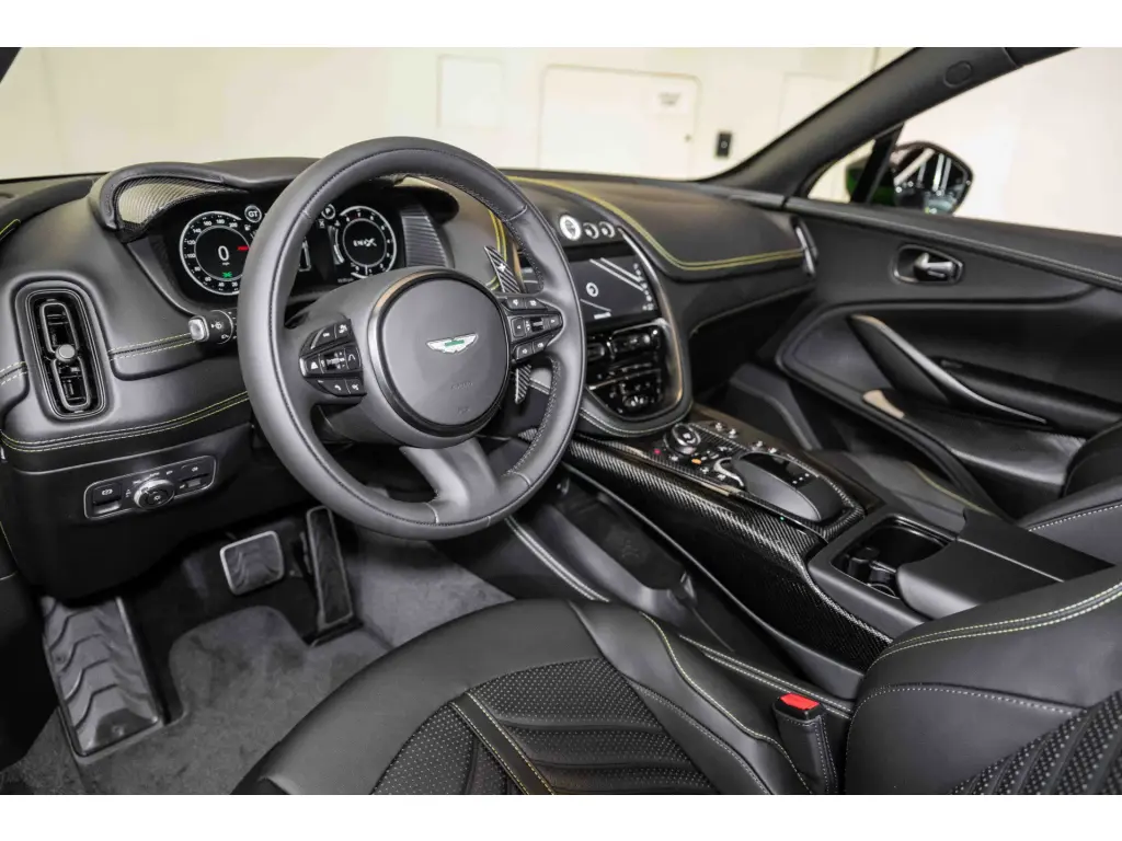 2024 DBX 707 SUV thumbnail vehicle image 2