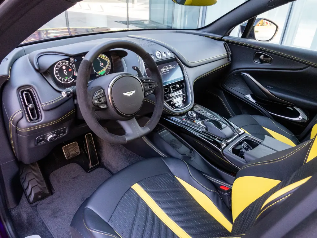 2024 DBX 707 SUV thumbnail vehicle image 2