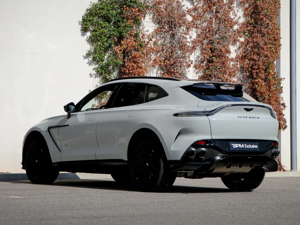 2024 DBX 707 SUV thumbnail vehicle image 1