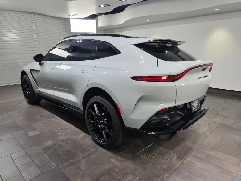 2024 DBX 707 SUV thumbnail vehicle image 1
