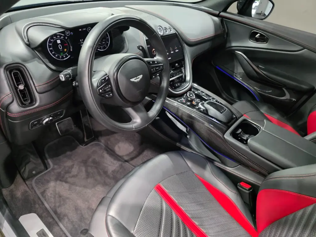 2024 DBX 707 SUV thumbnail vehicle image 2