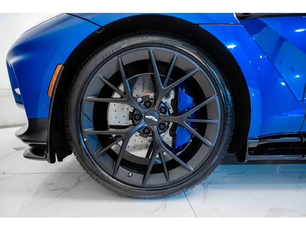 2024 DBX 707 SUV thumbnail vehicle image 3