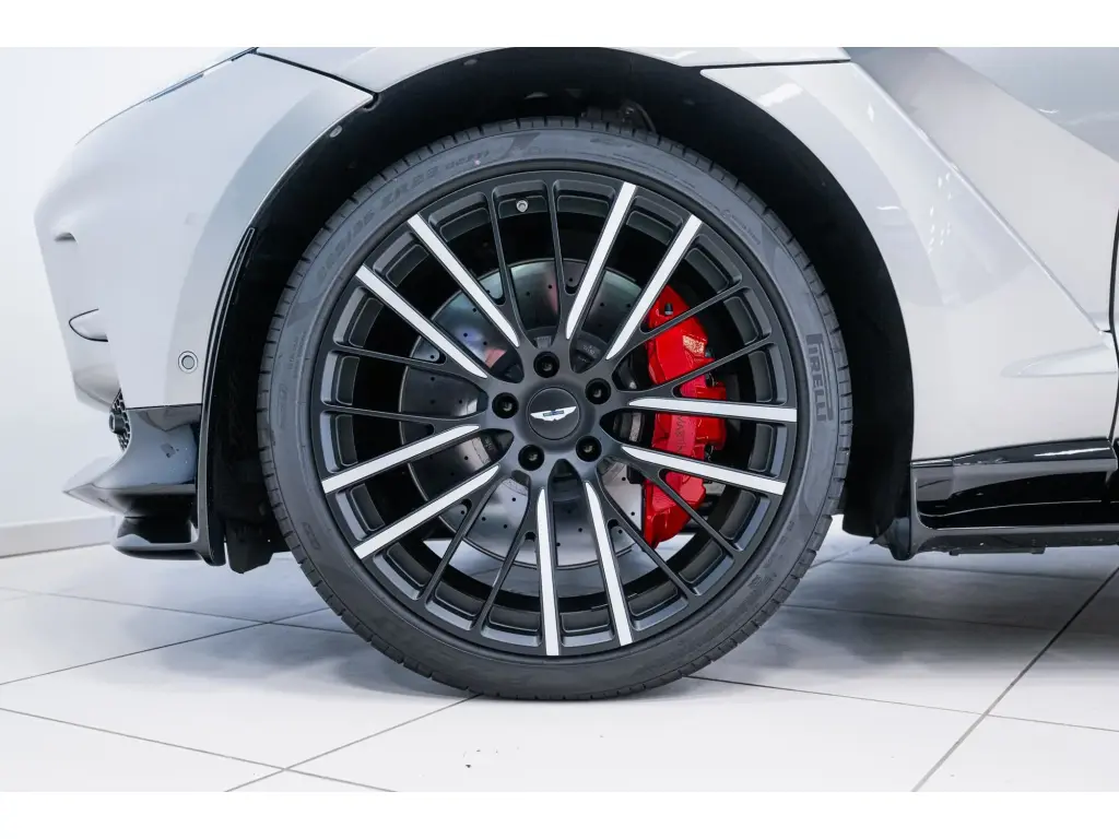 2024 DBX 707 SUV thumbnail vehicle image 3