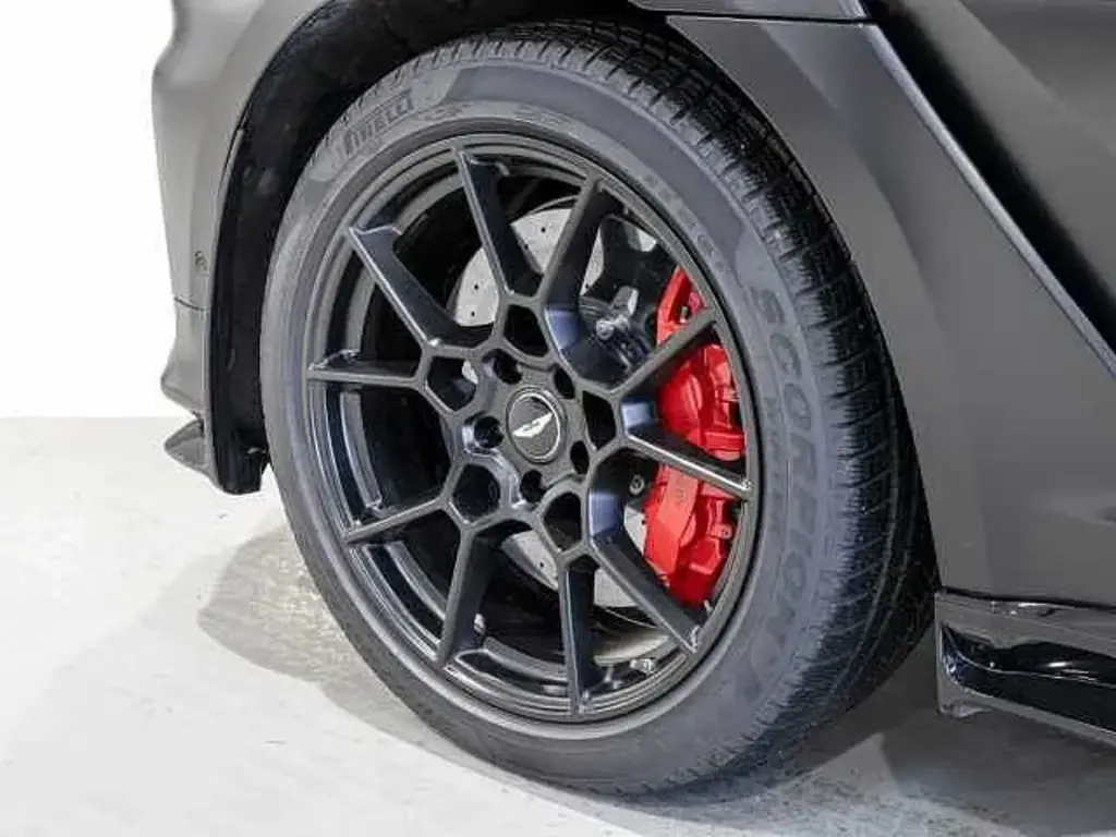 2025 DBX 707 SUV thumbnail vehicle image 3