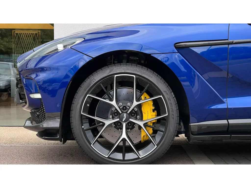 2025 DBX 707 SUV thumbnail vehicle image 3