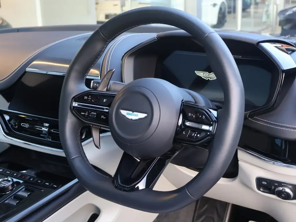 2025 DBX 707 SUV thumbnail vehicle image 2