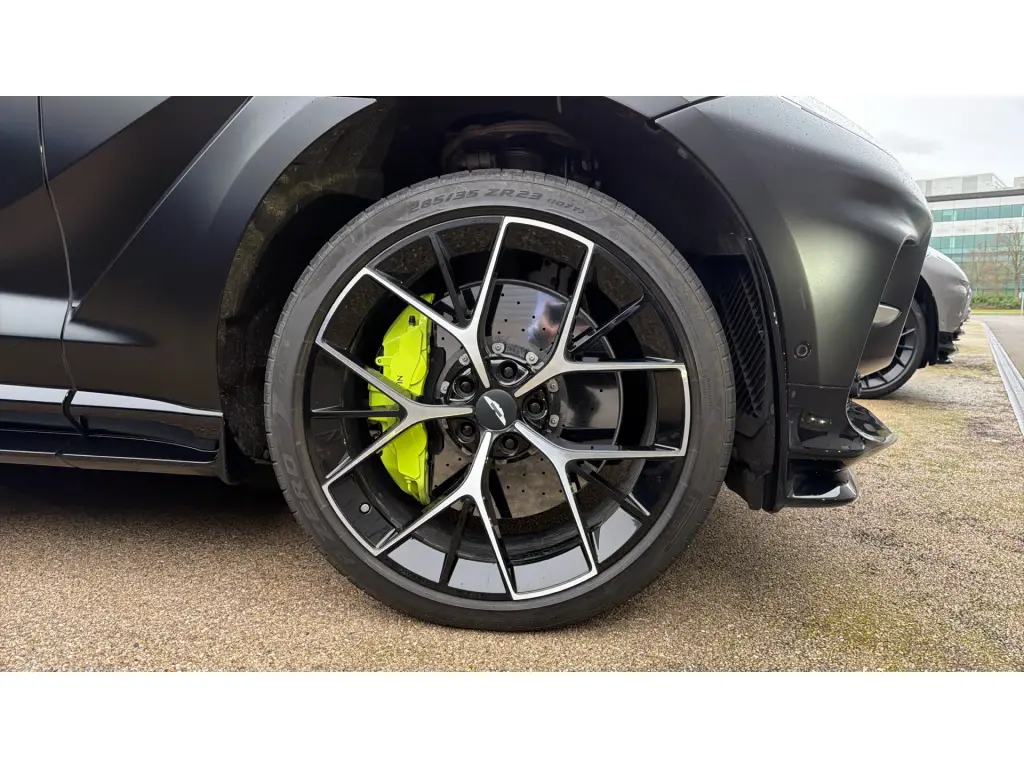 2025 DBX 707 SUV thumbnail vehicle image 3