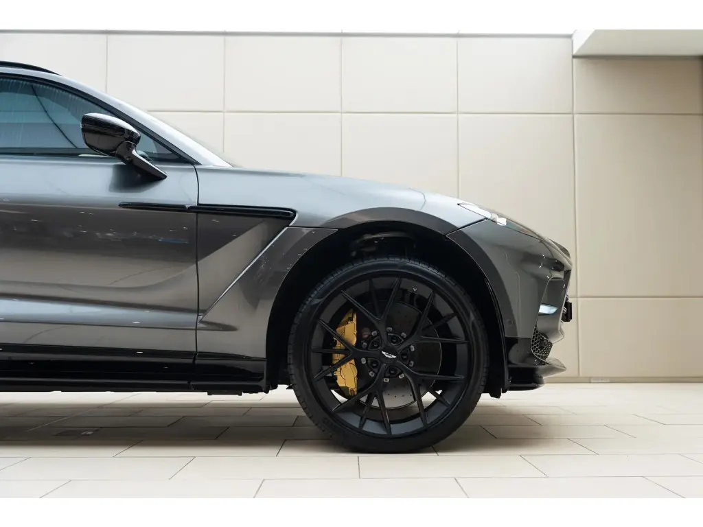 2025 DBX 707 SUV thumbnail vehicle image 3