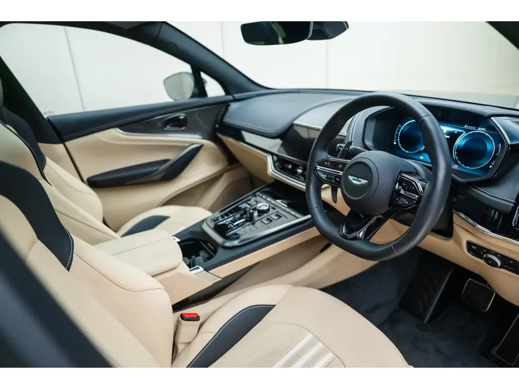 2025 DBX 707 SUV thumbnail vehicle image 2