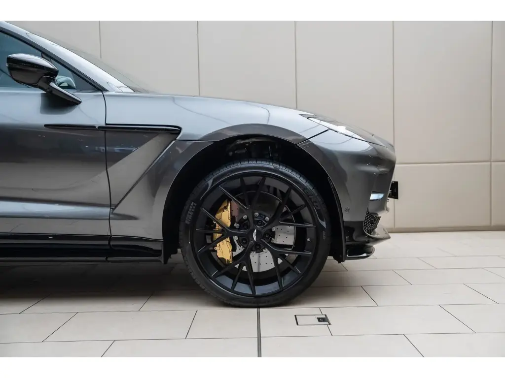 2025 DBX 707 SUV thumbnail vehicle image 3