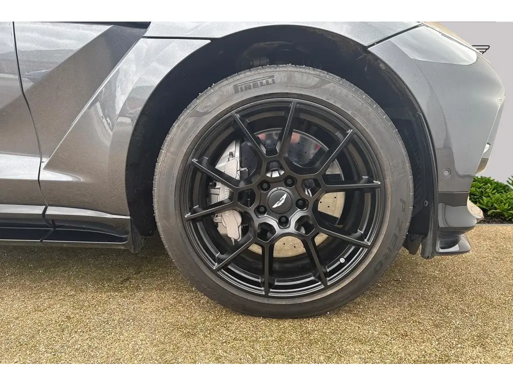 2025 DBX 707 SUV thumbnail vehicle image 3