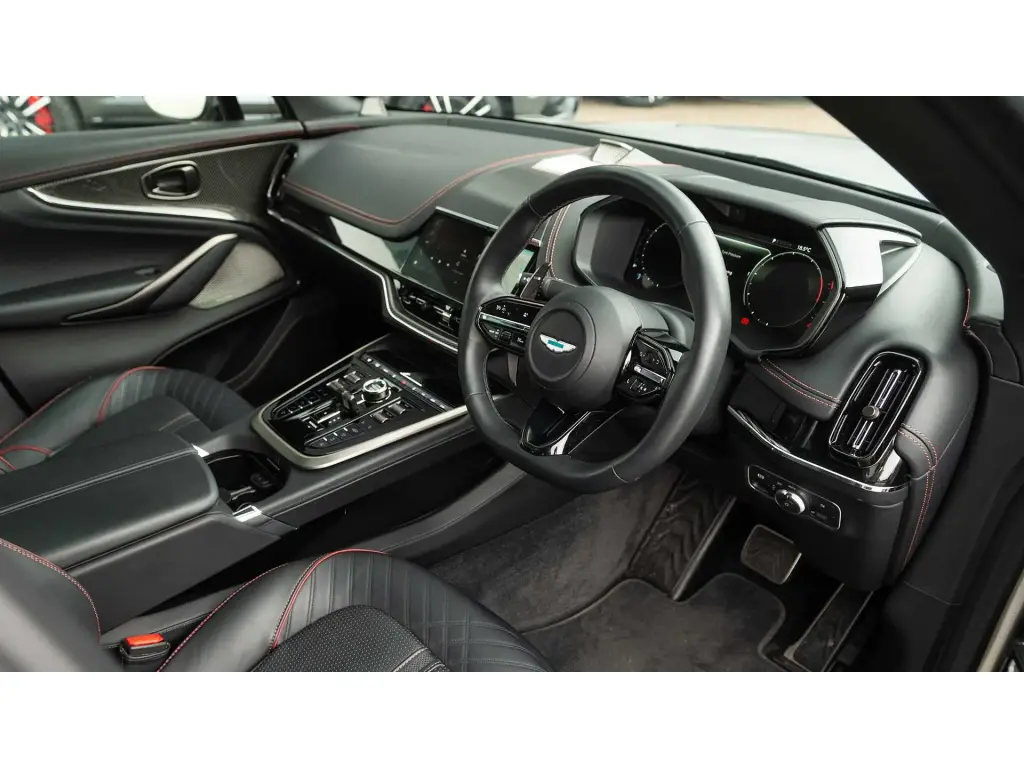2025 DBX 707 SUV thumbnail vehicle image 2