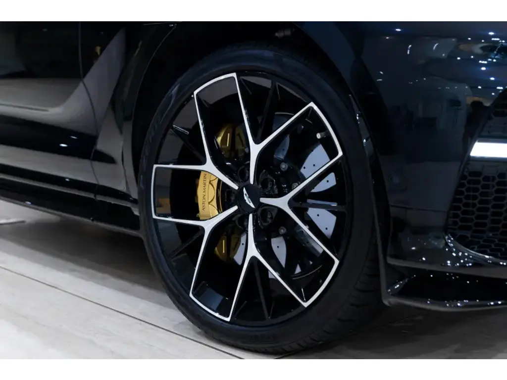 2025 DBX 707 SUV thumbnail vehicle image 3