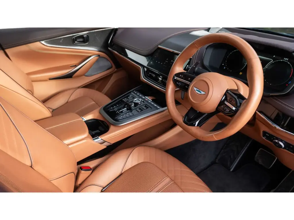 2025 DBX 707 SUV thumbnail vehicle image 2