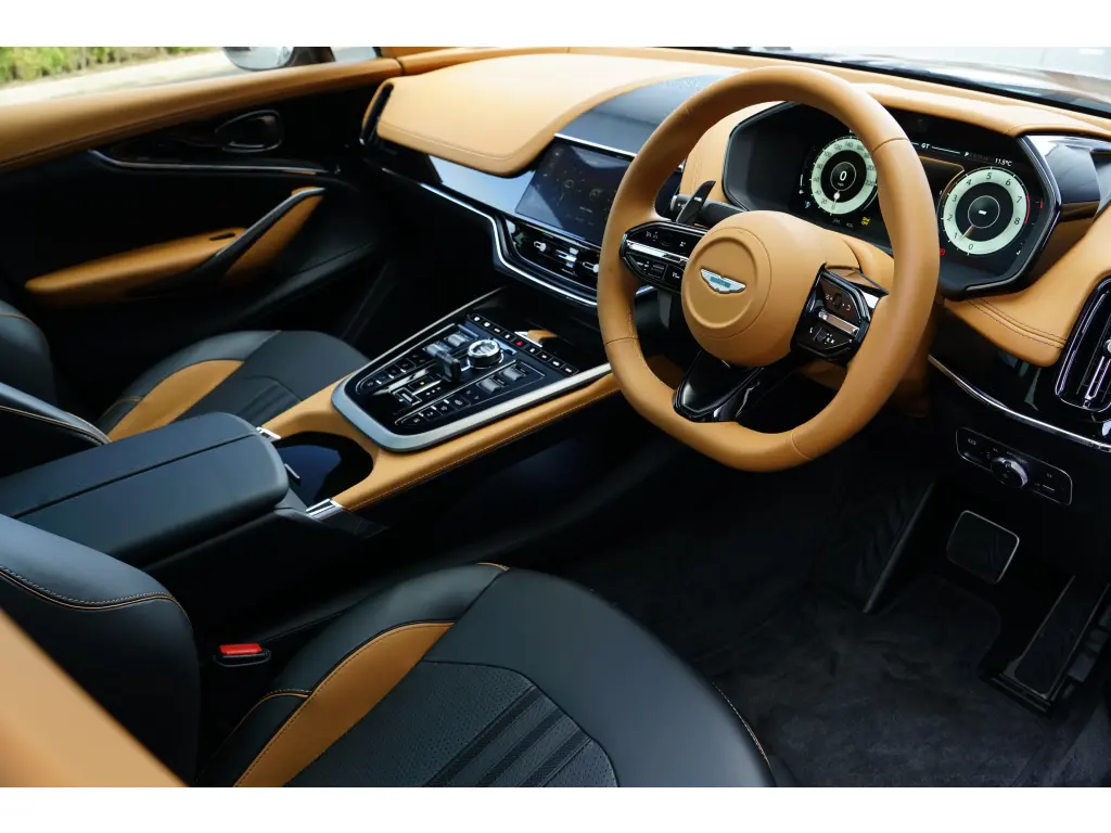 2025 DBX 707 SUV thumbnail vehicle image 2