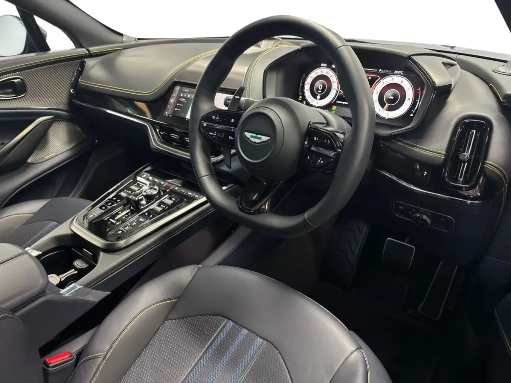 2025 DBX 707 SUV thumbnail vehicle image 2
