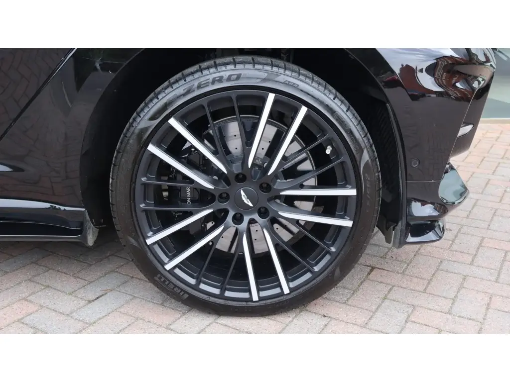 2025 DBX 707 SUV thumbnail vehicle image 3