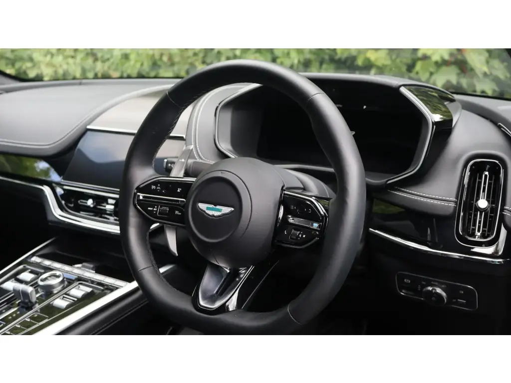 2025 DBX 707 SUV thumbnail vehicle image 2
