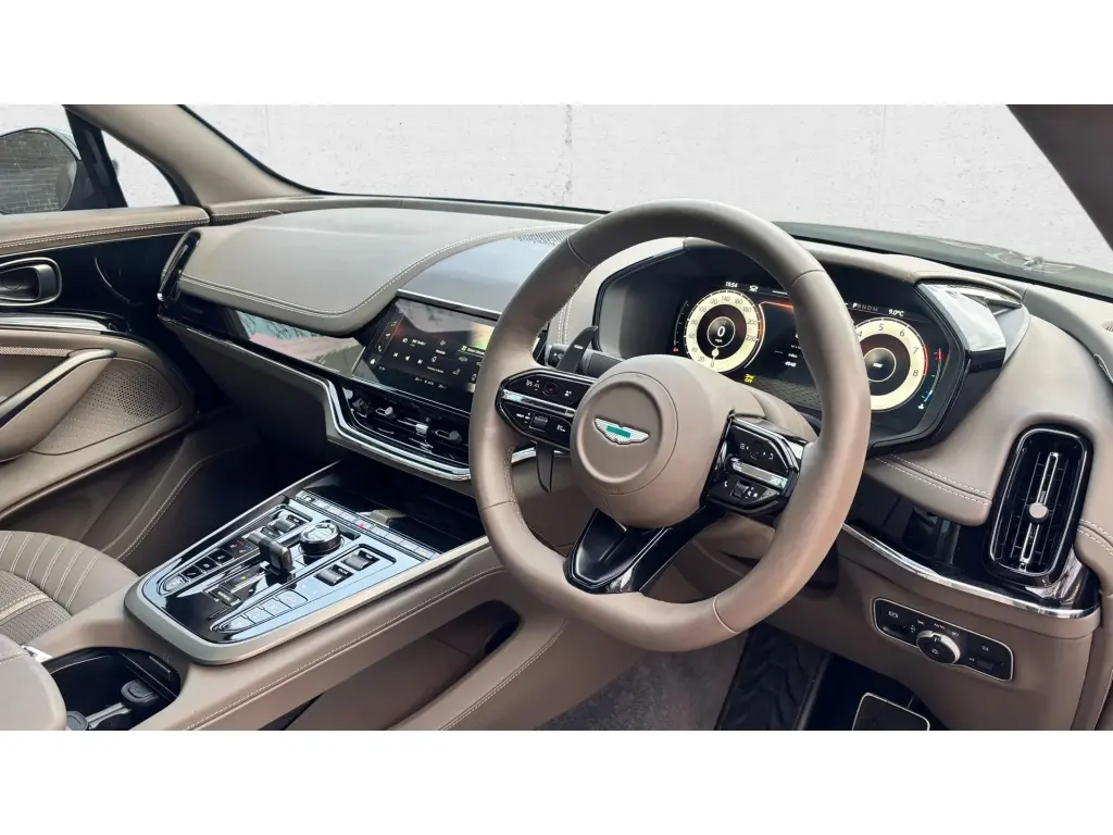2025 DBX 707 SUV thumbnail vehicle image 2
