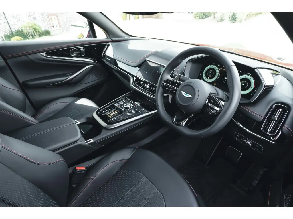 2025 DBX 707 SUV thumbnail vehicle image 2