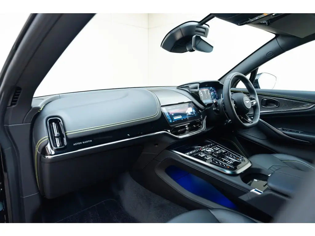 2025 DBX 707 SUV thumbnail vehicle image 2
