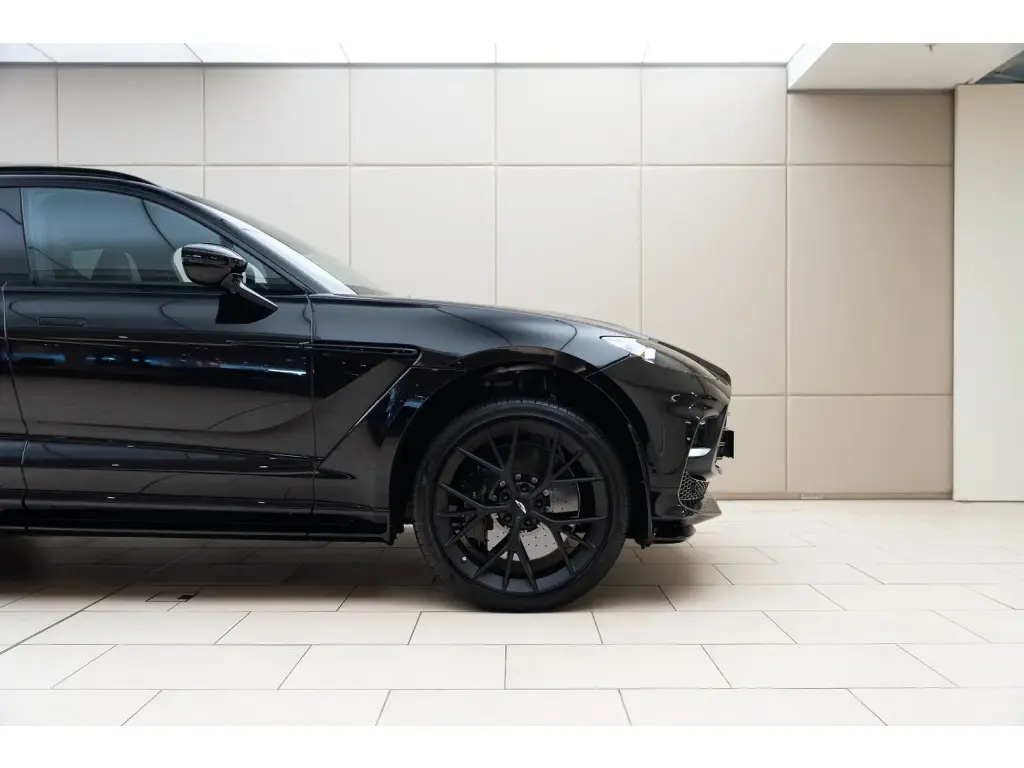 2025 DBX 707 SUV thumbnail vehicle image 3