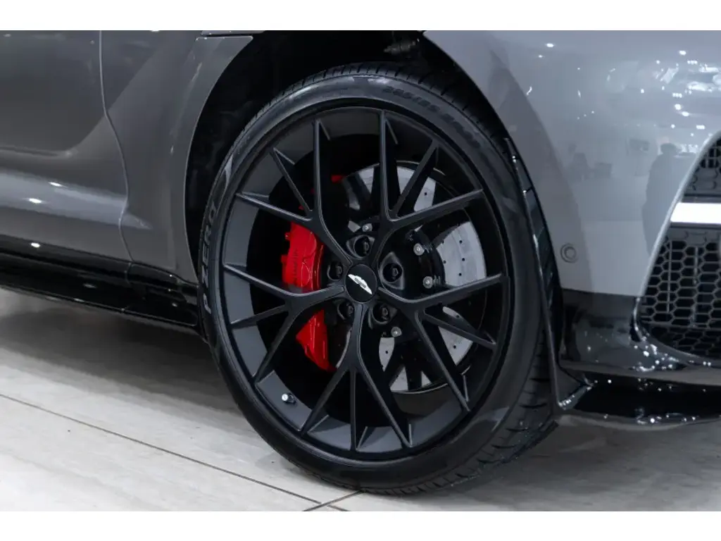 2025 DBX 707 SUV thumbnail vehicle image 3