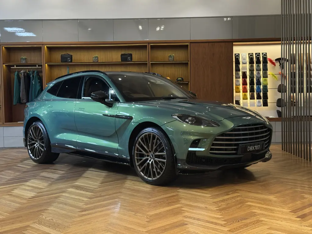 2025 DBX 707 SUV main vehicle image