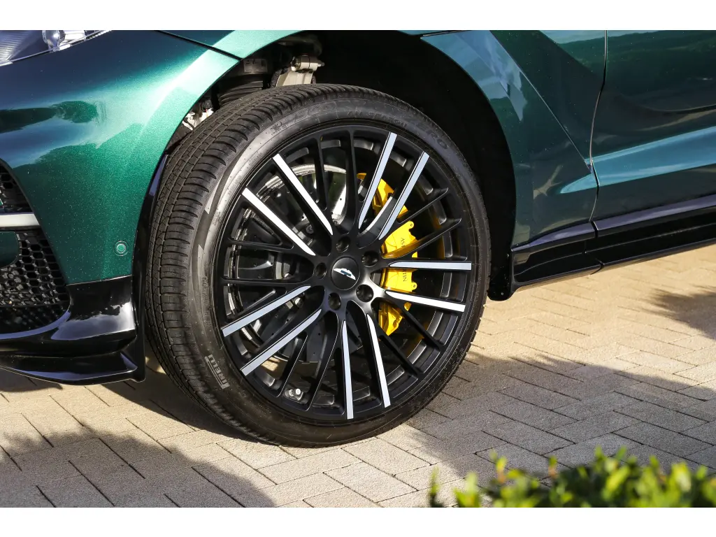 2025 DBX 707 SUV thumbnail vehicle image 3