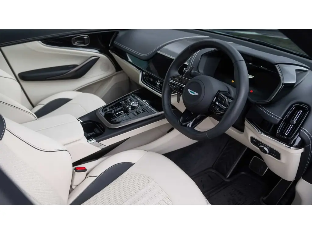 2025 DBX 707 SUV thumbnail vehicle image 2
