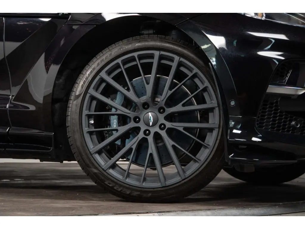 2025 DBX 707 SUV thumbnail vehicle image 3