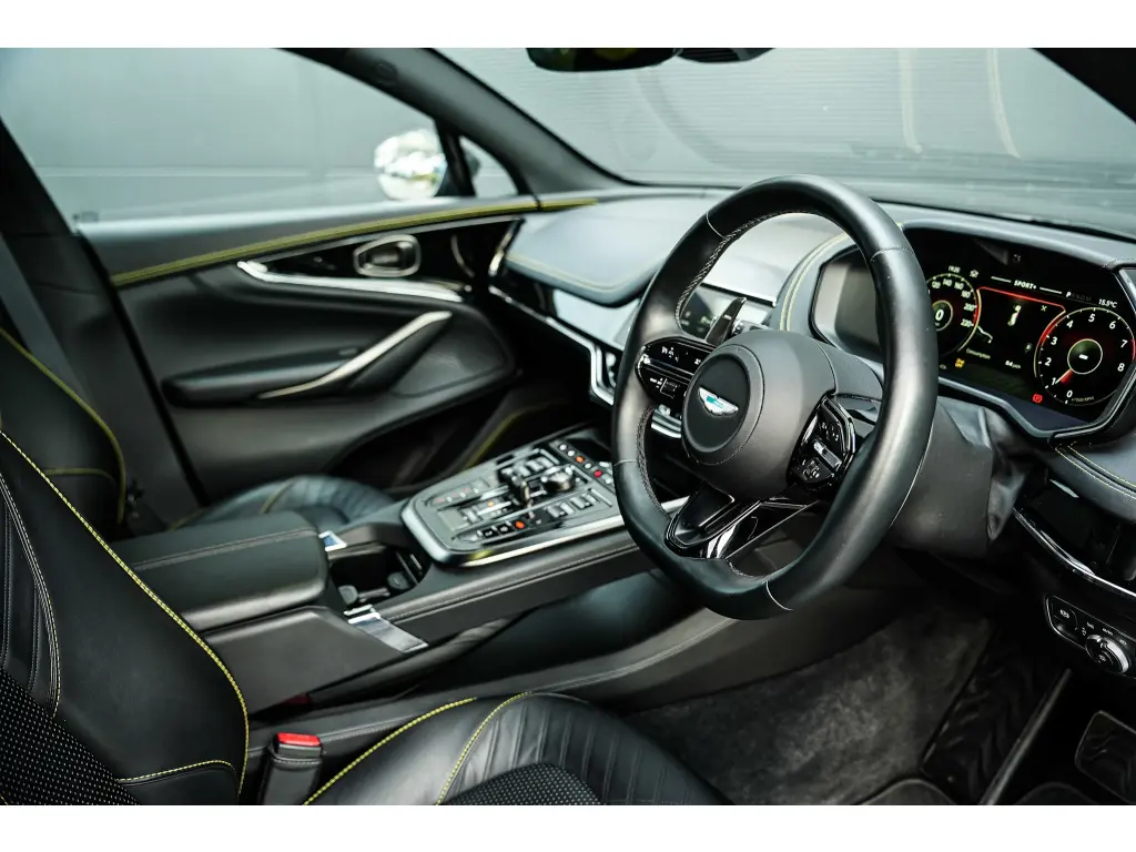 2025 DBX 707 SUV thumbnail vehicle image 2