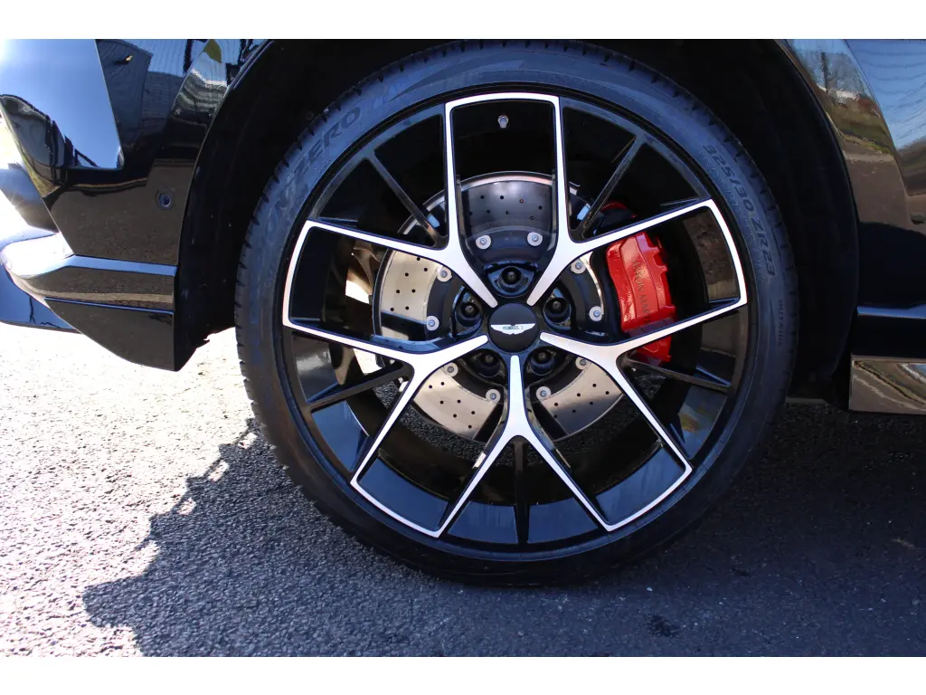 2025 DBX 707 SUV thumbnail vehicle image 3