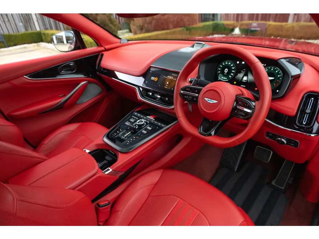 2025 DBX 707 SUV thumbnail vehicle image 2
