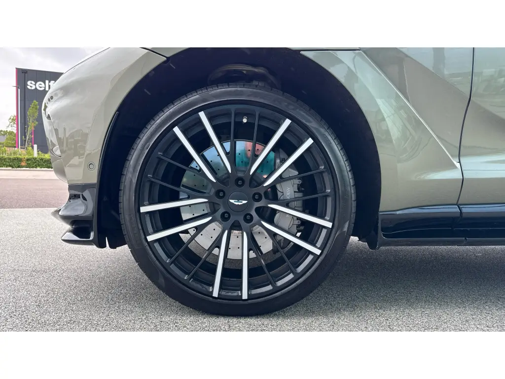 2025 DBX 707 SUV thumbnail vehicle image 3