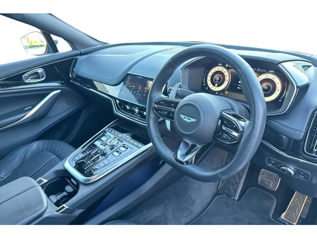 2025 DBX 707 SUV thumbnail vehicle image 2